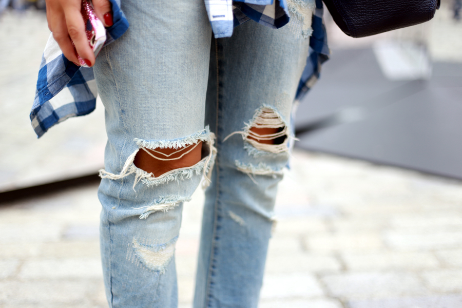ripped-jeans-strappati